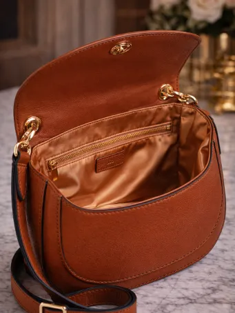 Taba Deri Kadın Omuz Çantası Gold V Tokalı Yarım Ay Çanta