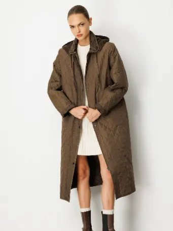 Kapüşonlu Uzun Kapitone Kadın Kaban Model 5316