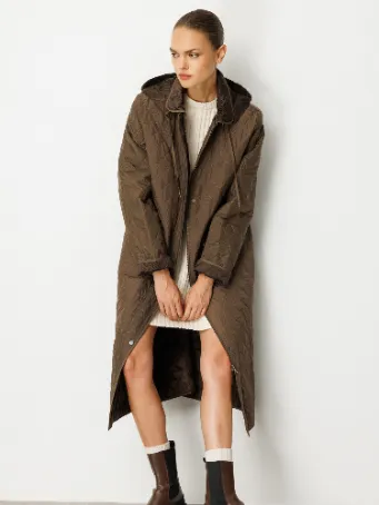 Kapüşonlu Uzun Kapitone Kadın Kaban Model 5316