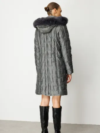 Kürk Detaylı Kapüşonlu Uzun Kadın Şişme Mont Model 5411